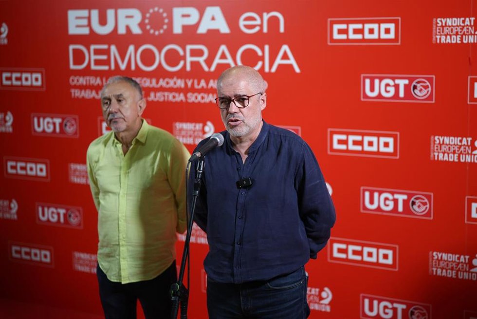 El secretario general de UGT, Pepe Álvarez (i), y el secretario general de CCOO, Unai Sordo (d), en una fotografía de archivo.