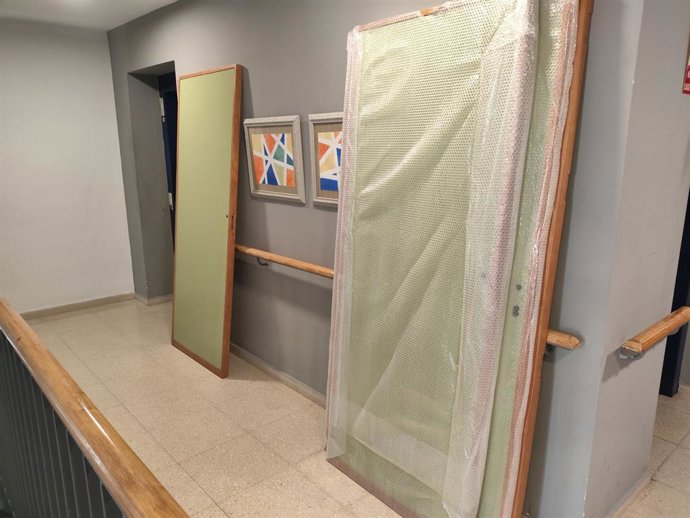 Culmina la renovación de las puertas de la Residencia San Pablo, para mejorar la seguridad y el confort.