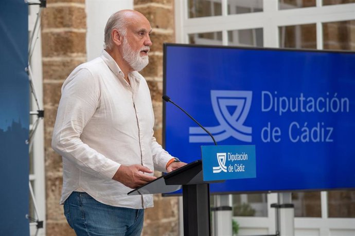 Javier Vidal presentando las ayudas para los Planes Locales de Instalaciones y Equipamientos Deportivos.