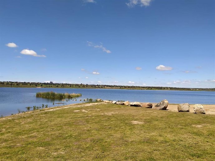 El embalse de La Colada visto desde la zona de playa, en una imagen de archivo.