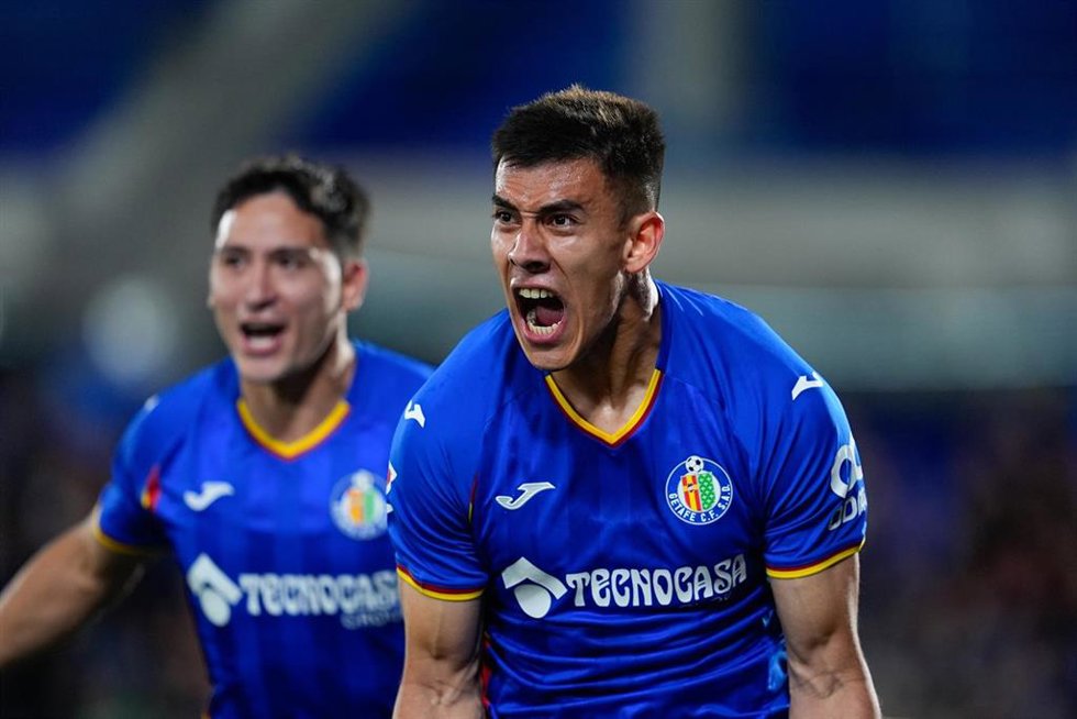 Archivo - El defensa argentino del Getafe Zaid Romero celebrando un gol.