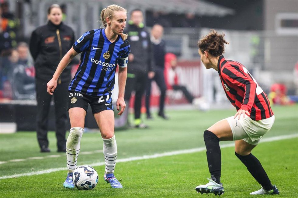 Archivo - La nueva centrocampista del Atlético de Madrid Henrietta Csiszár durante un partido con el Inter de Milán.
