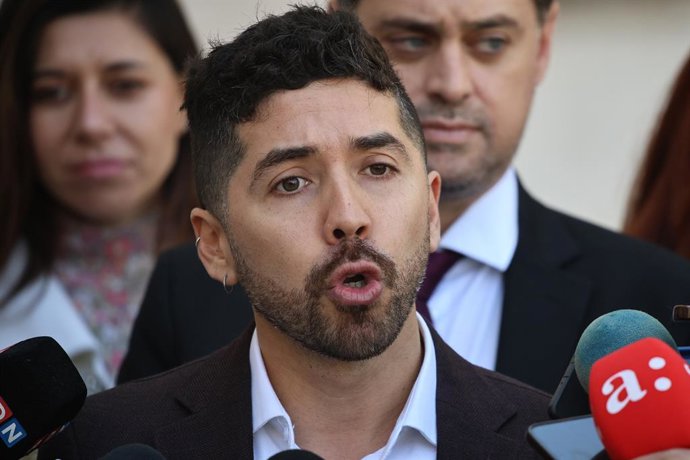 Santiago, 8 de mayo de 2026.  Bancada del Partido Socialista entrega carta en la oficina de Partes del Palacio La Moneda dirigida al presidente de la republica con propuestas de crecimiento y desarrollo que reemplacen la ley miscelanea   Diego