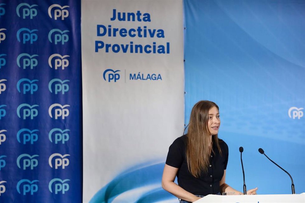 La portavoz del Grupo Popular en el Congreso, Ester Muñoz, interviene durante la Junta Directiva Provincial (JDP). A 06 de julio de 2026 en Málaga (Andalucía, España). El vicesecretario de Política Autonómica, Local y Análisis Electoral del PP, Elías Bend