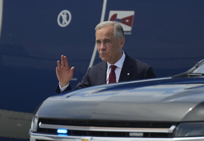 06 July 2026, Canada, Ottawa: Canada's Prime Minister Mark Carney waves as he arrives to board a government aircraft in Ottawa on his way to attend the 36th NATO Summit. Photo: Adrian Wyld/Canadian Press via ZUMA Press/dpa