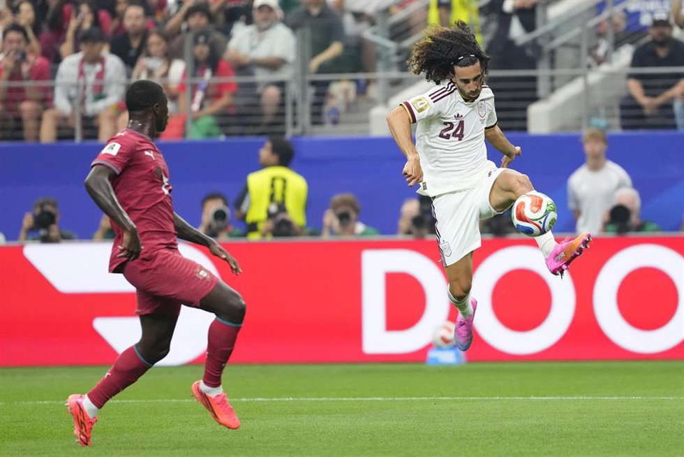 Marc Cucurella durante el Portugal-España de octavos del Mundial 2026