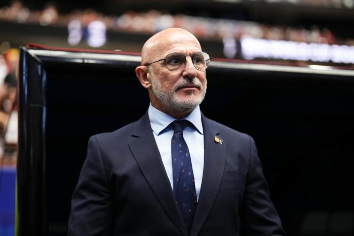 Luis de la Fuente, head coach of Spain, looks on during the FIFA World Cup 2026 Round Of 16 match between Portugal and Spain at Dallas Stadium on July 6, 2026 in Arlington, United States.