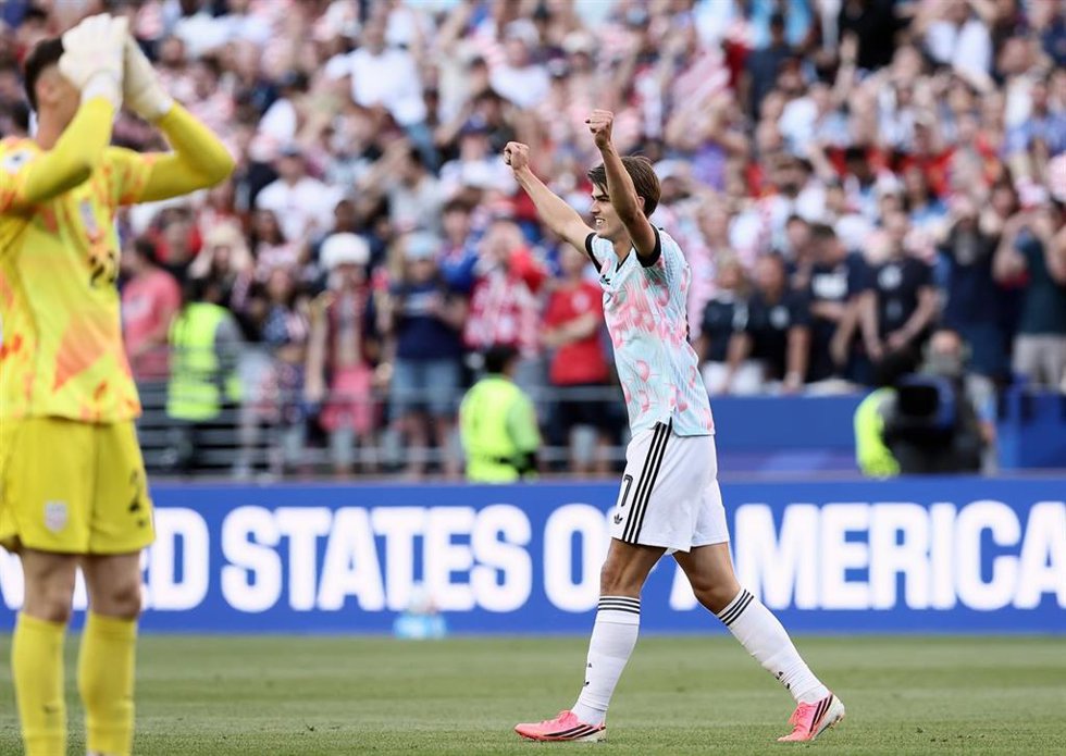 El delantero belga Charles de Ketelaere, autor de dos goles, celebra el triunfo contra Estados Unidos en los octavos de final del  Mundial de fútbol de 2026.