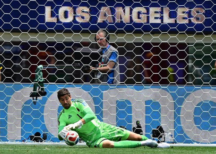 Thibaut Courtois realiza una parada durante el Mundial 2026