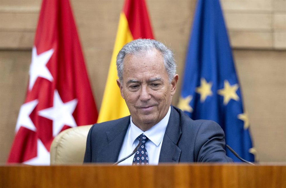 El presidente de la mesa de la Asamblea de Madrid, Enrique Matías Ossorio Crespo, durante un pleno de la Asamblea de Madrid