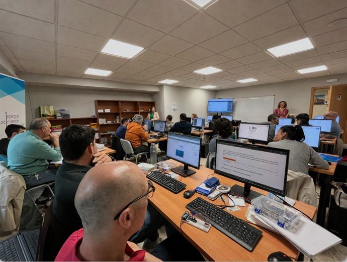 Empleo ofrece 855 nuevas plazas en cursos de IA, Realidad Virtual e Internet de las Cosas en las ocho provincias.