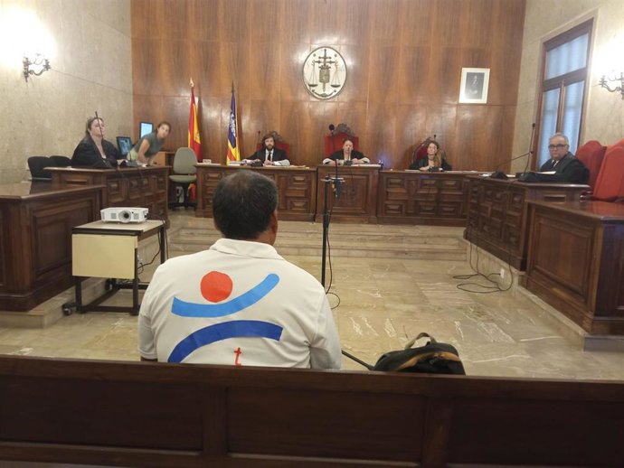 El condenado, en la Audiencia Provincial.