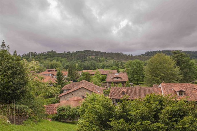 Archivo - Viviendas unifamiliares en Cantabria.
