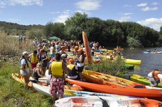 Coria impulsa su sector de turismo activo con la decimoséptima edición del Descenso del Río Alagón