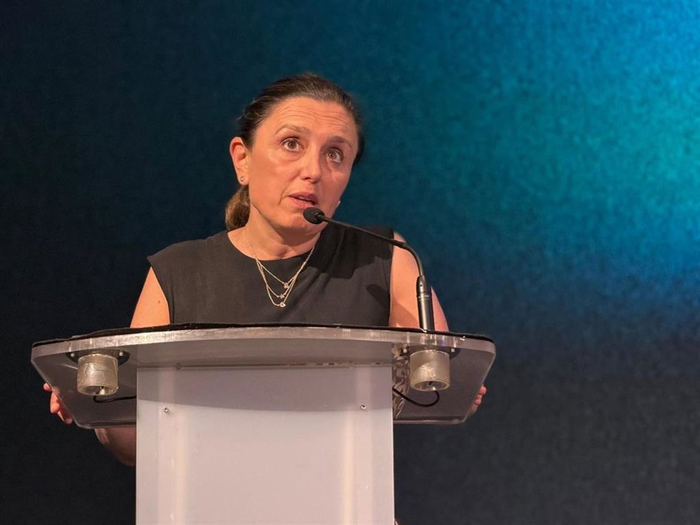 La presidenta de FADE, María Calvo, durante la clausura.