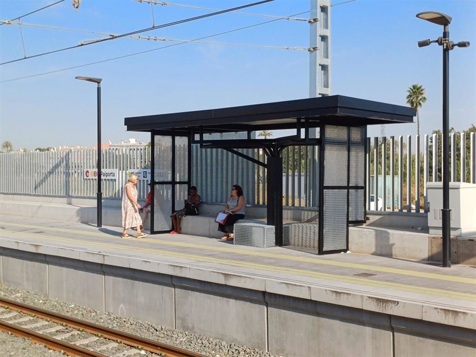 Marquesina en la estación de FGV de Paiporta