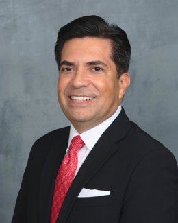 Vince León.