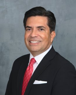 Vince León.