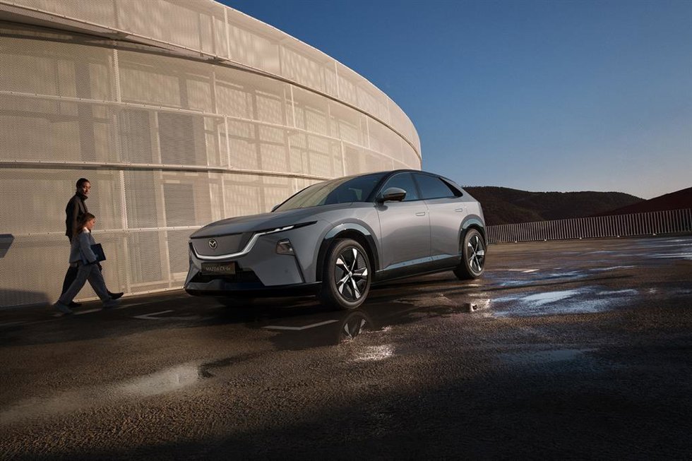 Archivo - Mazda apuesta por la artesanía japonesa en el nuevo CX-6e para reforzar su estrategia eléctrica