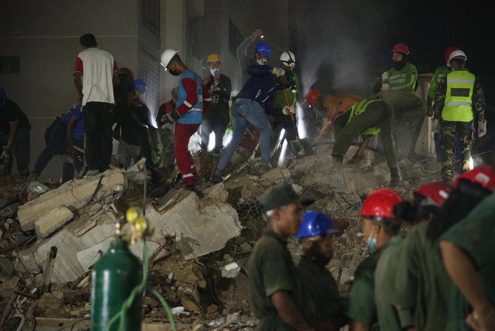 July 4, 2026, Caracas, Venezuela (Bolivarian Republic of: CARACAS, VENEZUELA - JULY 3, 2026: Search-and-rescue teams continue operations at the site of a collapsed residential building in Caracas following the devastating earthquakes that struck Venezuela