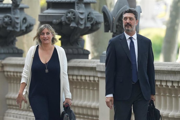 La exconsellera de Salud, Alba Vergés, y su abogado Mariano Bergés, a su llegada a la Audiencia de Barcelona, a 1 de julio de 2026, en Barcelona, Catalunya (España)