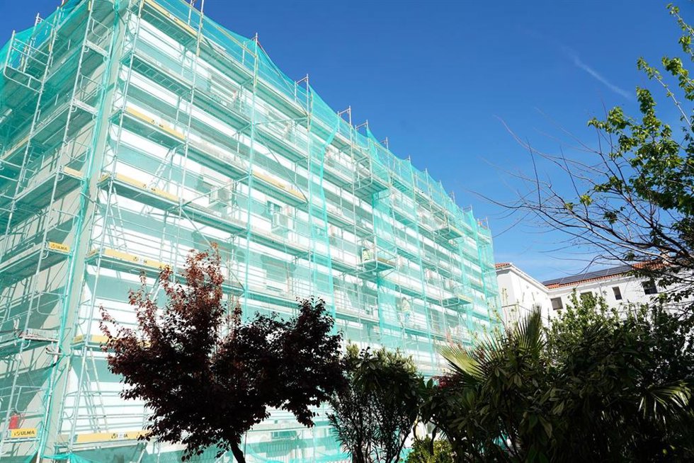 Archivo - Obras de rehabilitación de viviendas en la barriada Las Protegidas de Jaén.  