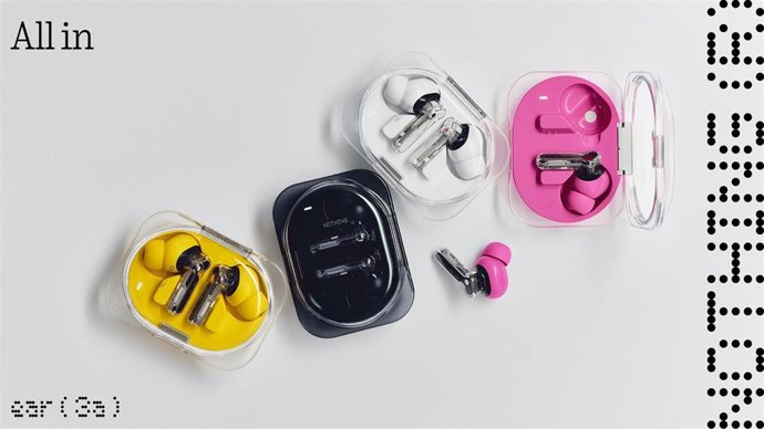 Los auriculares inalámbricos Nothing Ear (3a) en los colores amarillo, negro, blanco y rosa