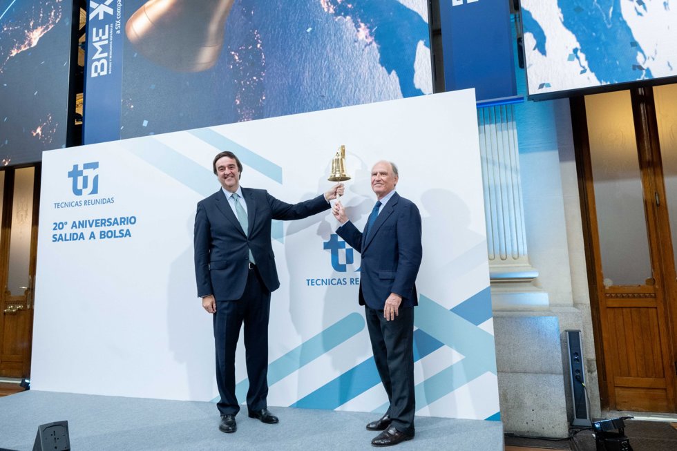 El presidente de Técnicas Reunidas, Juan Lladó (izquierda), y su consejero delegado, Eduardo San Miguel González de Heredia, durante la celebración del 20º aniversario de su debut bursátil en el Palacio de la Bolsa de Madrid
