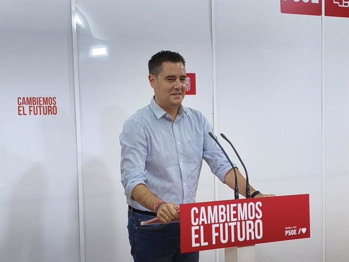 El secretario de Organización del PSOE de Castilla y León, Daniel de la Rosa, en rueda de prensa.