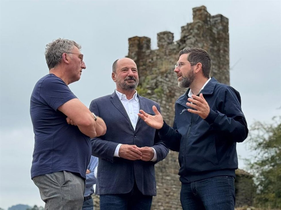 El director de Turismo de Galicia, Xosé Merelles, en Catoira