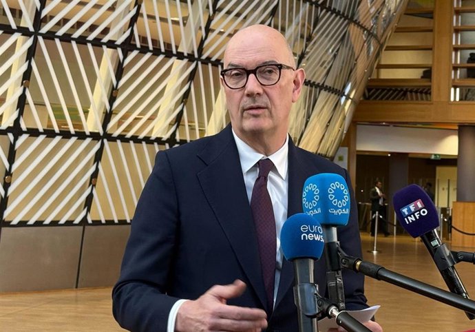 Archivo - 09 March 2026, Belgium, Brussels: France's Finance Minister Roland Lescure speaks to the press ahead of the Eurogroup meeting in Brussels. Photo: Ann-Kristin Wenzel/dpa