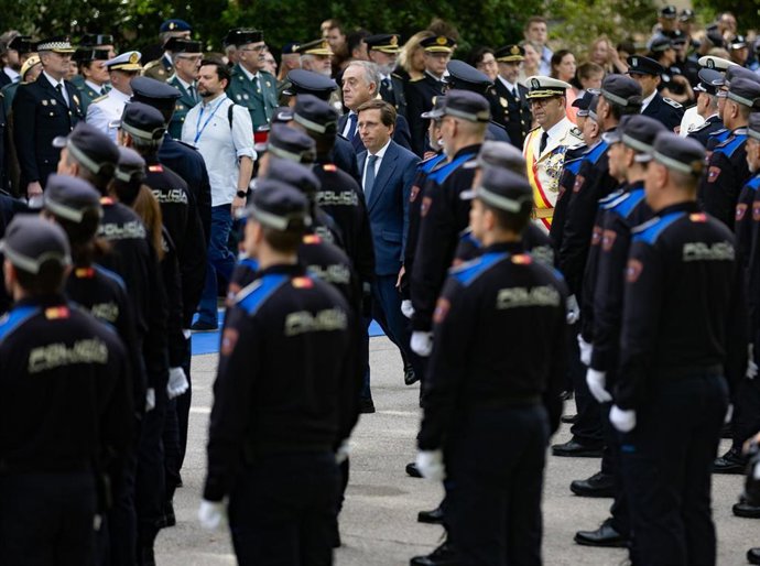 Archivo - El alcalde de Madrid, José Luis Martínez-Almeida, llega al acto de conmemoración de la festividad de San Juan, patrón de la Policía Municipal de Madrid, a 28 de junio de 2024, en Madrid (España). Durante el acto se entregan los reconocimientos, 