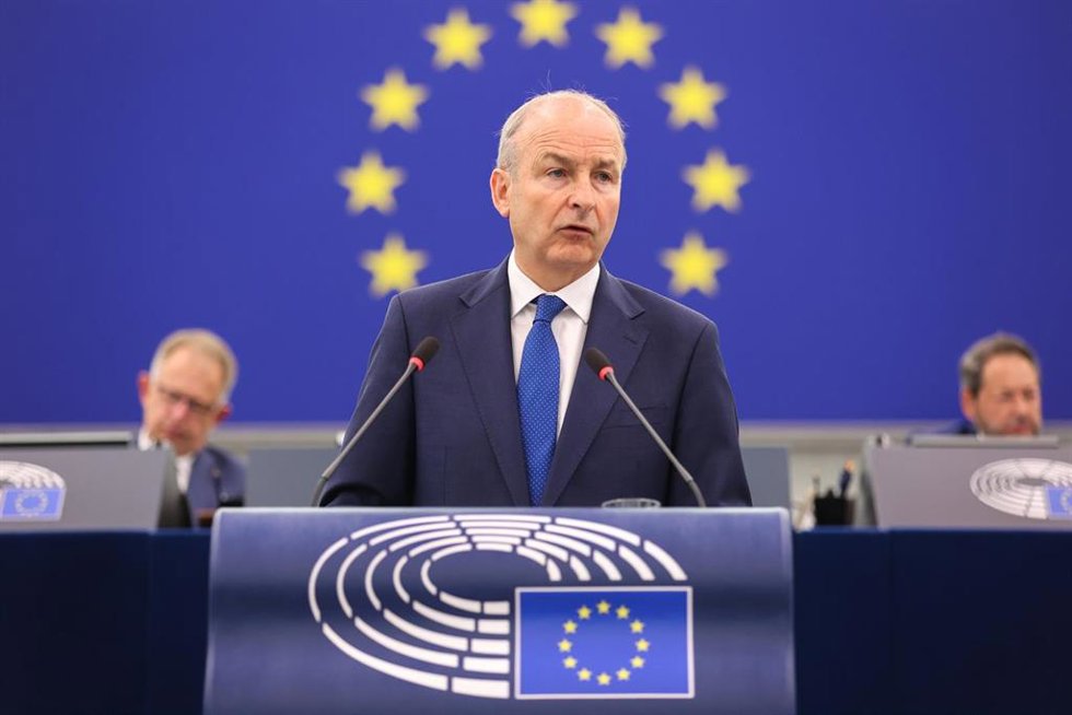 El primer ministro de Irlanda, Micheál Martin, interviene durante la presentación del programa de la presidencia irlandesa del Consejo de la UE en la sesión plenaria del Parlamento Europeo, en Estrasburgo