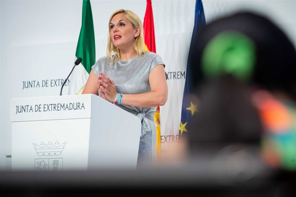 La portavoz de la Junta, Elena Manzano, en la rueda de prensa tras la reunión del Consejo de Gobierno