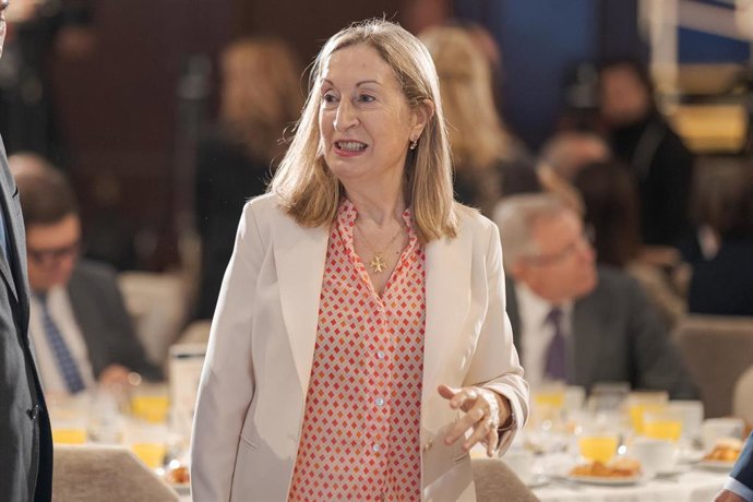 Archivo - La exministra de Sanidad, Ana Pastor, durante un desayuno informativo de Fórum Europa, en el Real Casino Gran Círculo de Madrid, a 16 de octubre de 2025, en Madrid (España).