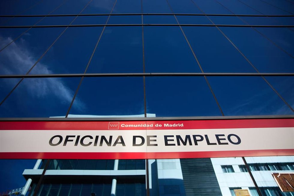 Archivo - Oficina del SEPE de la calle Miguel Yuste, a 2 de septiembre de 2022, en Madrid (España). 