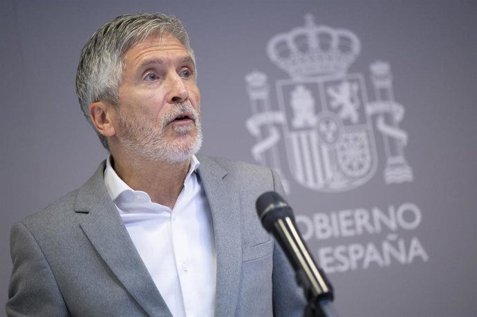 Archivo - El ministro del Interior, Fernando Grande-Marlaska, en una rueda de prensa.