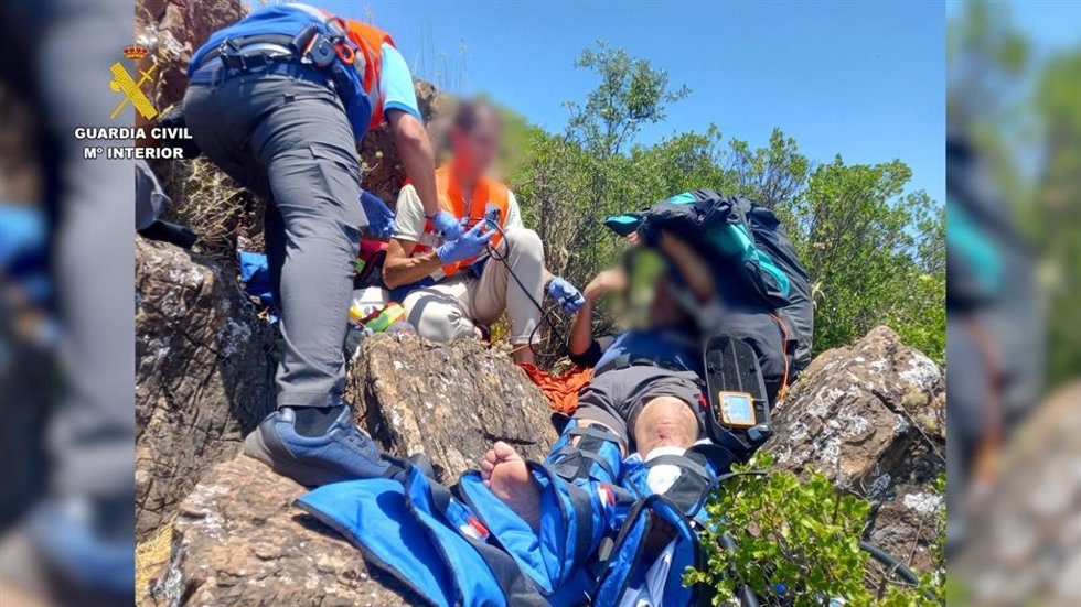 Rescate de un parapentista en el Cerro del Bujo, en el término municipal de Arroyomolinos de León (Huelva).