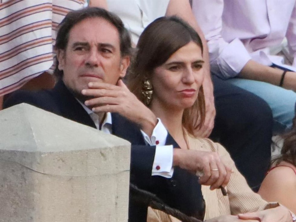 Miguel Báez 'El Litri' y Casilda Ybarra viendo la corrida de Roca Rey y José Mari Manzanares en Granada
