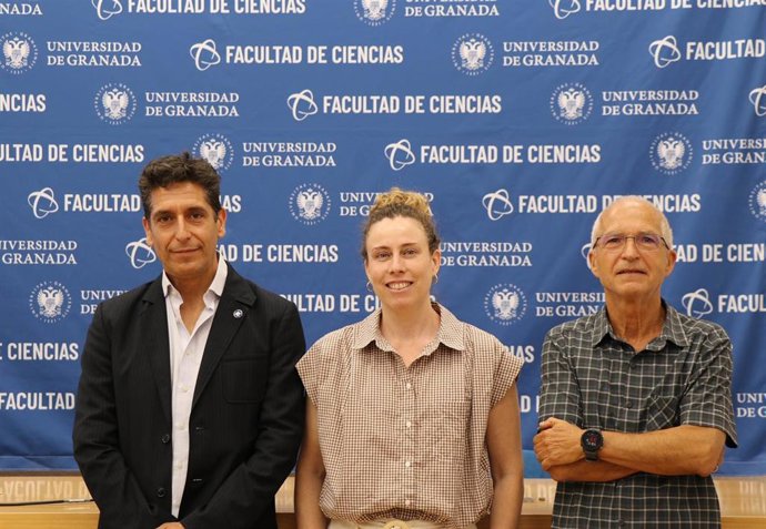 Investigadores de la Universidad de Granada (UGR) pertenecientes al departamento de Ecología y al Instituto Interuniversitario de Investigación del Sistema Tierra en Andalucía, que han demostrado la eficacia de cinco especies para reducir el calor.