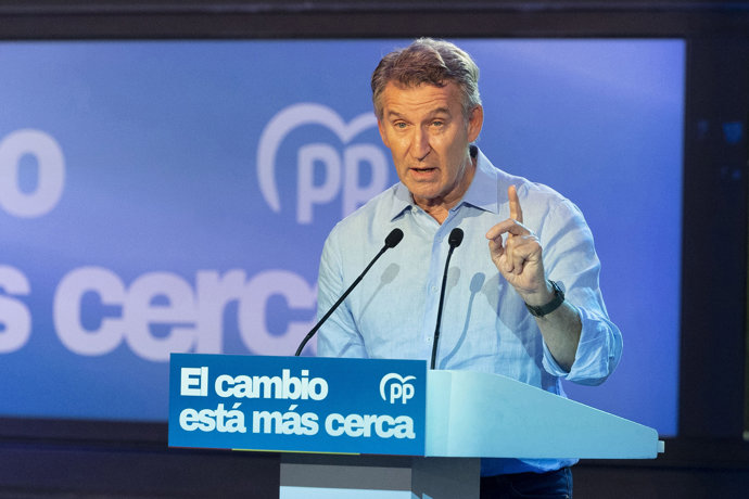 El presidente del PP, Alberto Núñez Feijóo, interviene durante la clausura del II Foro de Diputaciones, Cabildos y Consells del Partido Popular, en el Auditorio de Castellón, a 3 de julio de 2026, en Castellón, Comunidad Valenciana (España).