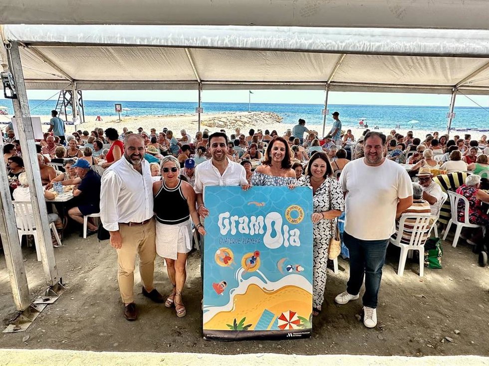 'Gramola' Acerca A La Playa De Algarrobo A 2.500 Mayores Para Disfrutar De Una Jornada De Ocio Saludable