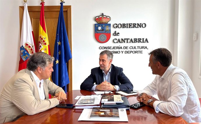 Reunión entre el Gobierno y la Selección Cántabra de Folclore