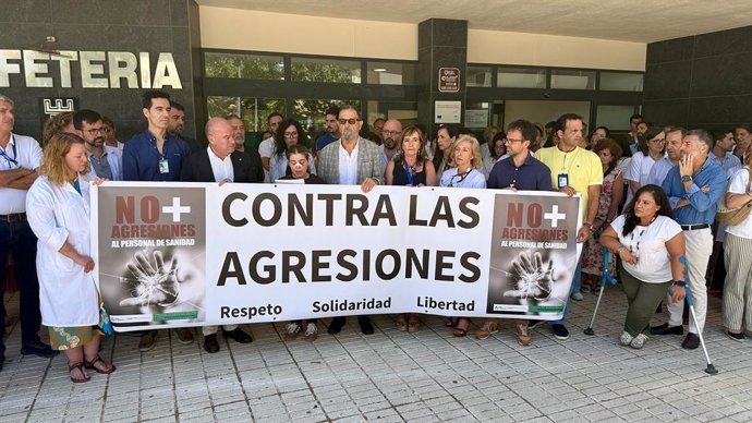 Concentración en repulsa por la agresión a una médica residente de Atención Primaria en Villanueva del Rosario.