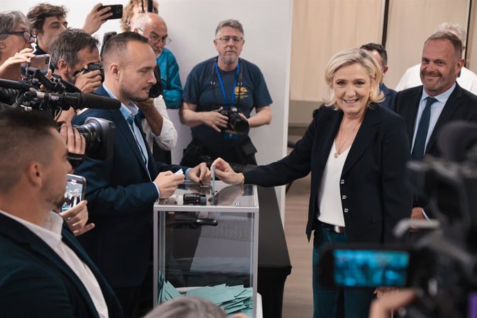 Marine Le Pen vota en las legislativas de Francia 2024  MARINE LE PEN / X  30/6/2024