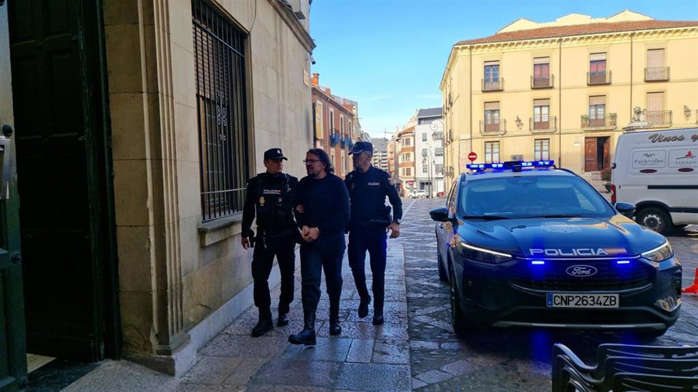 Archivo - El condenado, a su entrada a la Audiencia Provincial de León.