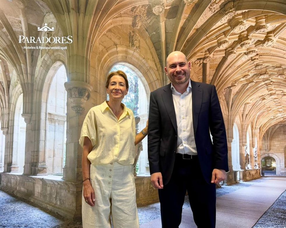 La presidenta de Paradores, Raquel Sánchez, y el delegado del Gobierno de Ceuta, Miguel Ángel Pérez, en el Parador de Ceuta.