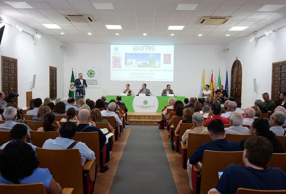 El ponente José Manuel Andújar en su encuentro sobre Hidrógeno Verde y transición energética