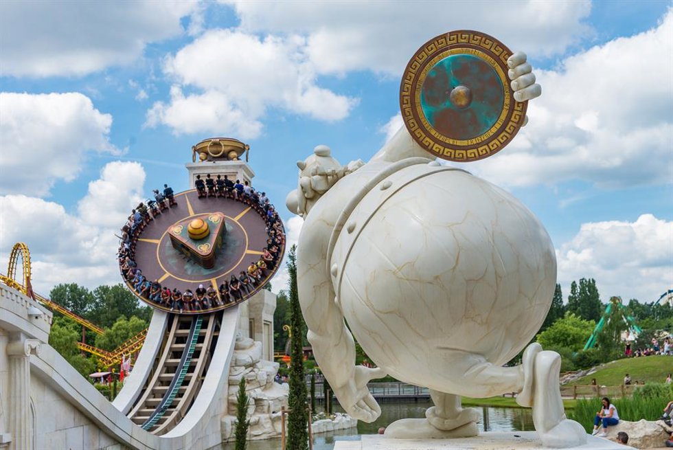 Archivo - Parque Astérix amplía su horario estival y lanza un nuevo espectáculo nocturno con 370 drones