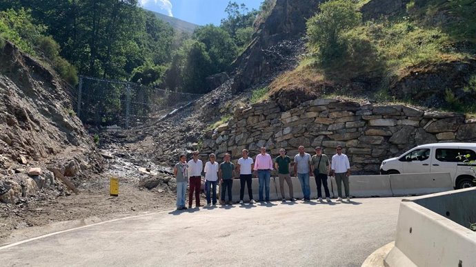 El área de Infraestructuras de la Diputación de León ha concluido las obras de emergencia para la reconstrucción y protección de la carretera LE-5238 en el entorno de Peñalba de Santiago.